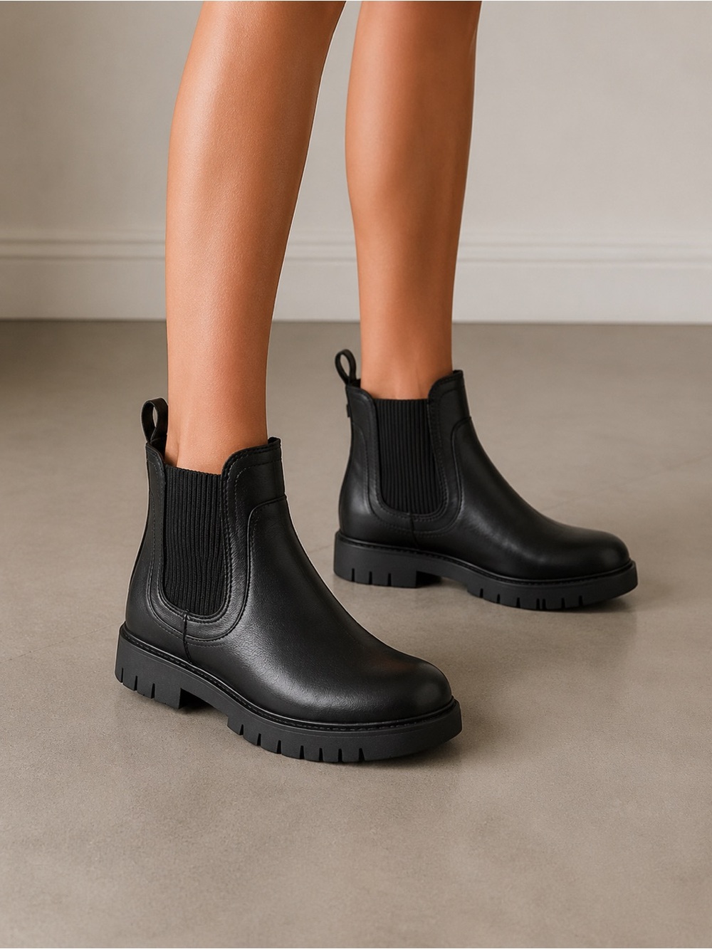 Pajar Canada Black Smooth leather Chelsea boots with elastic side panels size 10